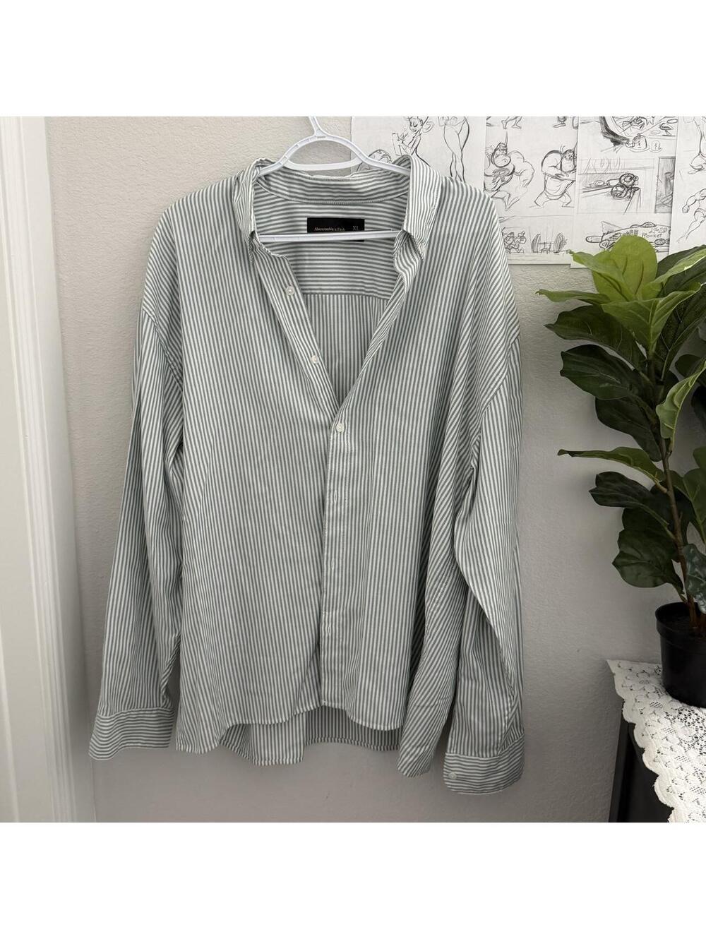 Abercrombie & Fitch 100% cotton button-up long sleeve collared shirt
